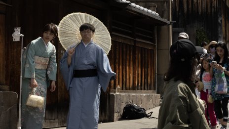 Защо всички, навсякъде, наведнъж са се запътили към Япония