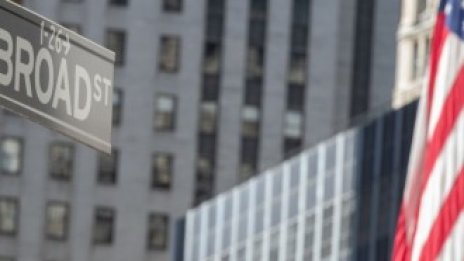 Dow Jones прибавя над 350 пункта в началото на новата седмица*