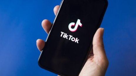 Netflix спря услугите си за Русия, TikTok преустанови излъчването на живо
