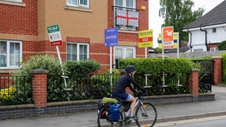 Цените на жилищата във Великобритания се покачват с най-бързия темп от 2007 г.