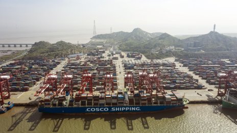 Износът на Китай неочаквано отчете първото си увеличение от шест месеца насам