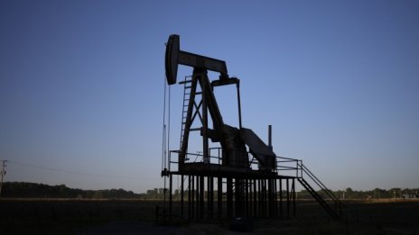 Рискът от допълнително затягане на пазара увеличава цената на петрола*