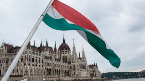 Ще изплати ли ЕК 545 млн. евро от замразените пари за Унгария?