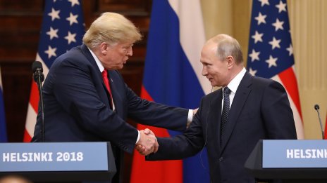 Повечето американци смятат Тръмп за „твърде близък“ с Русия