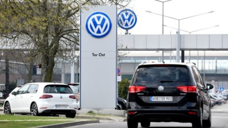 Volkswagen изтегля 410 хил. автомобила заради проблем с коланите