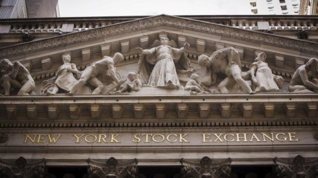 Индексите на Wall Street се понижават с над 1%*