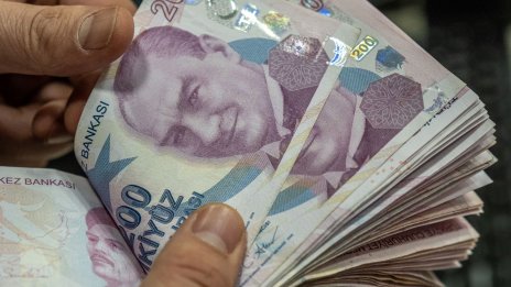 Турция е изразходвала още 10 млрд. долара от резервите в защита на лирата заради митата