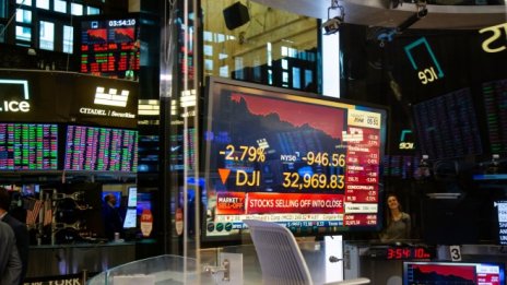 Dow започва новата седмица със спад от 400 пункта*