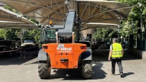 Започна премахването на автокъща "Капитолия" от Борисовата градина