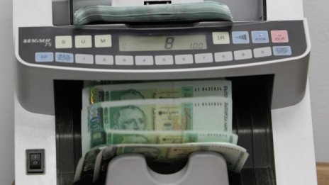 Бюджетният излишък нараства значително през април до 882,5 млн. лева