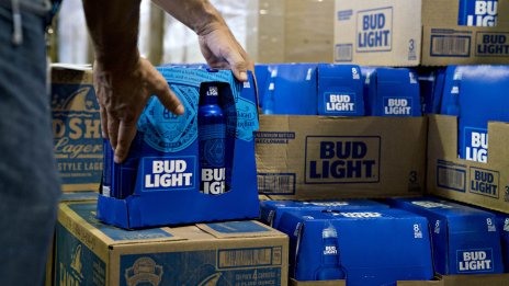 AB InBev надмина очакванията, но бойкотът на Bud Light в САЩ продължава 