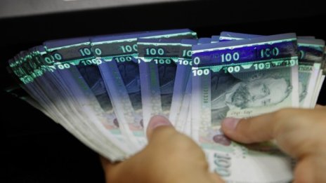 Излишъкът по текущата сметка на България се свива рязко през май
