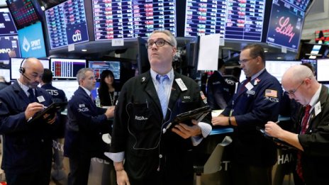 Сезонът на отчетите не успява да подсили Wall Street в началото на сесията*