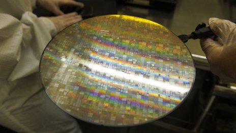 Intel: На път сме да си върнем лидерството в производството на чипове