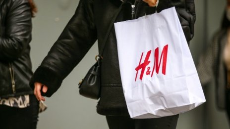 Пекин буквално изтри H&M от китайското интернет пространство