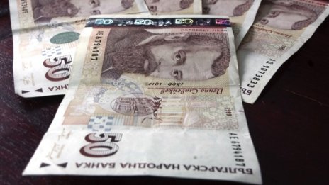 Средствата по антикризисните мерки ще се изплащат и през април и май