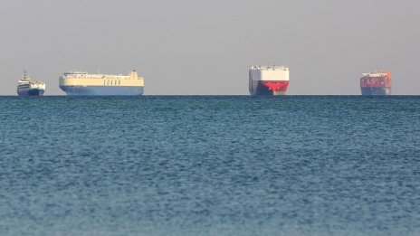Кой ще плати цената за хаоса в Суецкия канал?