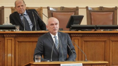 Д. Главчев: Замразяването на депутатските заплати може всъщност да ги повиши