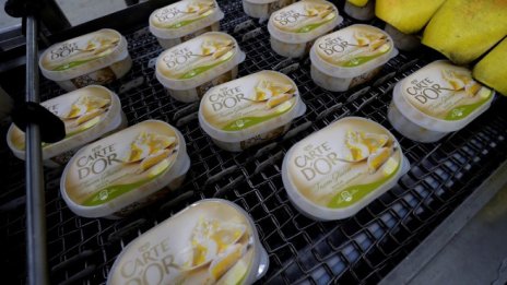 Топлото време през сезона подкрепи продажбите на сладолед на Unilever