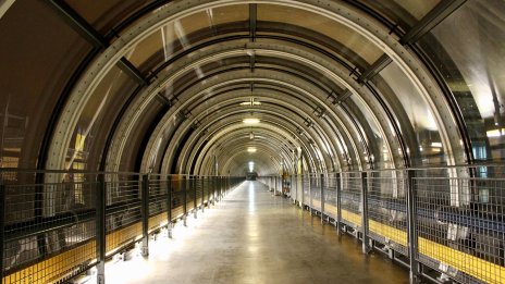 Собственик на лондонски тунели от Втората световна война планира листване в Амстердам
