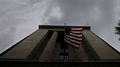 Вашингтон продължава битката срещу сливането на  AT&T и Time Warner