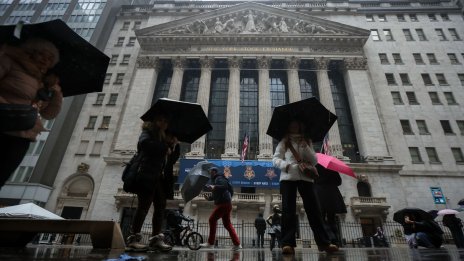 S&P 500 е напът да запише трета поредна седмица на спадове*