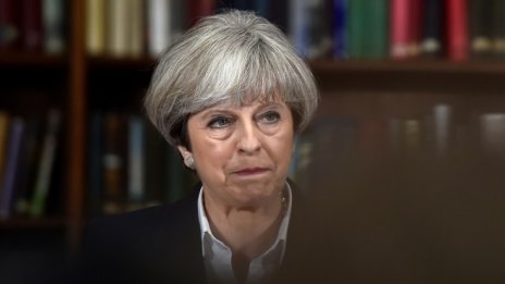 Мей е спряла изследвания за влиянието на мигрантите върху заплатите на британците