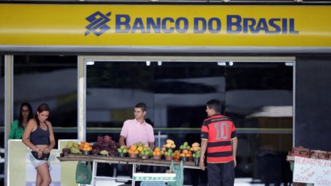 Бразилската централна банка понижи основната лихва със 100 пункта