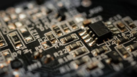 Как американските микрочипове захранват руските военни въпреки санкциите?
