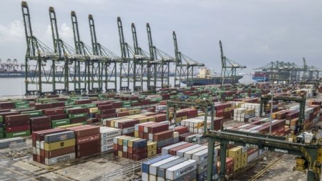 Търговията на Китай отчита нов рекорд след силното търсене в Европа и САЩ