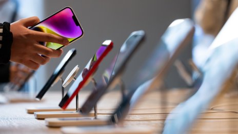 Акциите на Apple достигнаха нов рекорден връх 