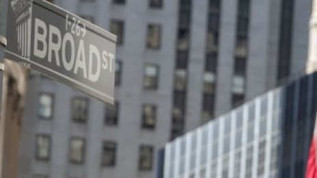 Dow Jones изтри над 370 пункта след изявите на Тръмп в Twitter