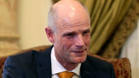 Холандският външен министър оцеля след вот на недоверие в парламента