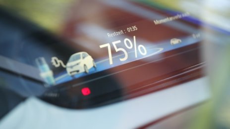 Продажбите на електромобили бележат недостижим ръст