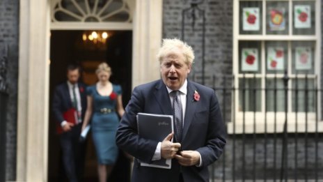 Борис Джонсън се самоизолира след контакт с политик, заразен с COVID-19