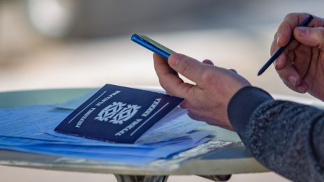 Безработицата в България падна под 7% през октомври