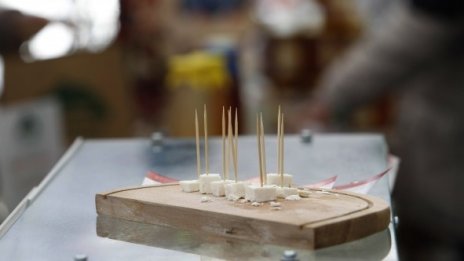 Еврокомисията одобри програма срещу двойния стандарт при храните