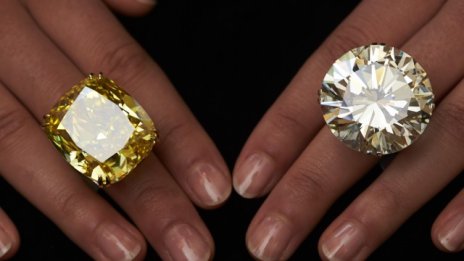 Жълти и сини диаманти отиват на търг в Женева