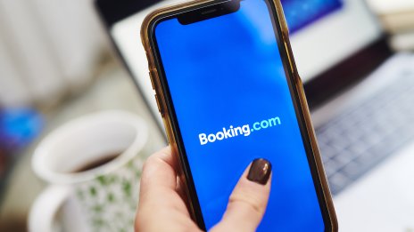 Еврокомисията постави под прицела си Booking и започна разследване срещу X