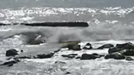 Плаж „Журналист" е напът да изчезне заради бетонни насипи