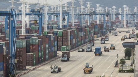 Затварянето на китайското пристанище хвърля сянка върху глобалната търговия 