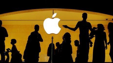 Apple: Бившите ни служители, обвинени в кражба на търговска тайна, ще избягат