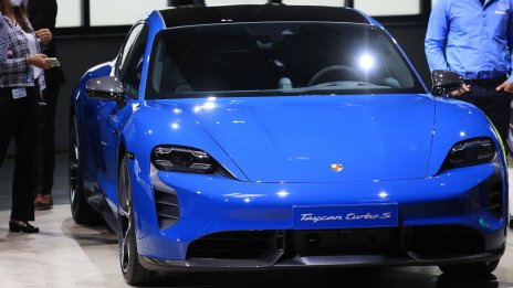 Porsche се сблъсква със сериозни производствени проблеми преди планираното IPO