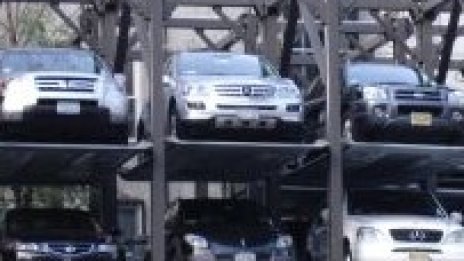 Китай спасява пазара на луксозни коли 