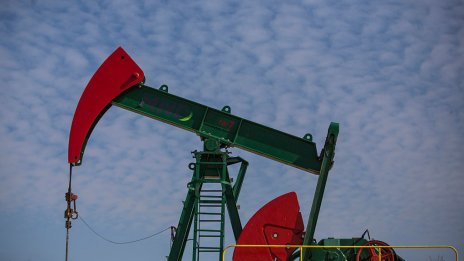 Петролът поскъпна в очакване на развития за Украйна и митата на САЩ