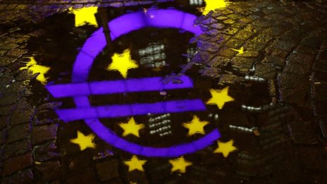 Еврото очаква със затаен дъх срещата на ЕЦБ