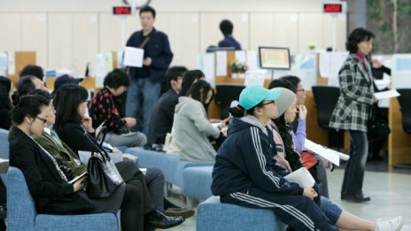 Молбите за помощи при безработица в САЩ намаляват за трета поредна седмица