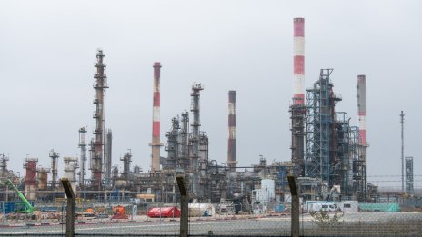 Петролът поскъпва на фона на повишената прогноза на МАЕ за търсенето*