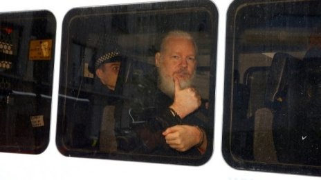 САЩ поискаха екстрадиция на Асандж от Великобритания