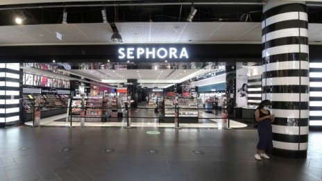 Още модни и козметични компании напускат Русия